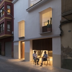 Casa entre medianeras en el barrio de La Trinitat